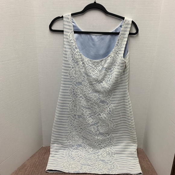 Adorable short Lace Dress - Picture 2 of 2